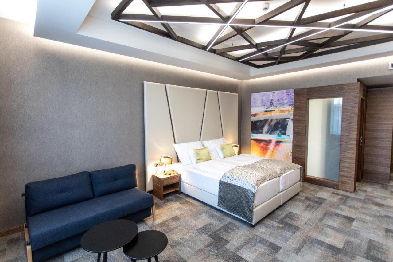 Artis Boutique Hotel โซมบ็อตเฮย์ ภายนอก รูปภาพ