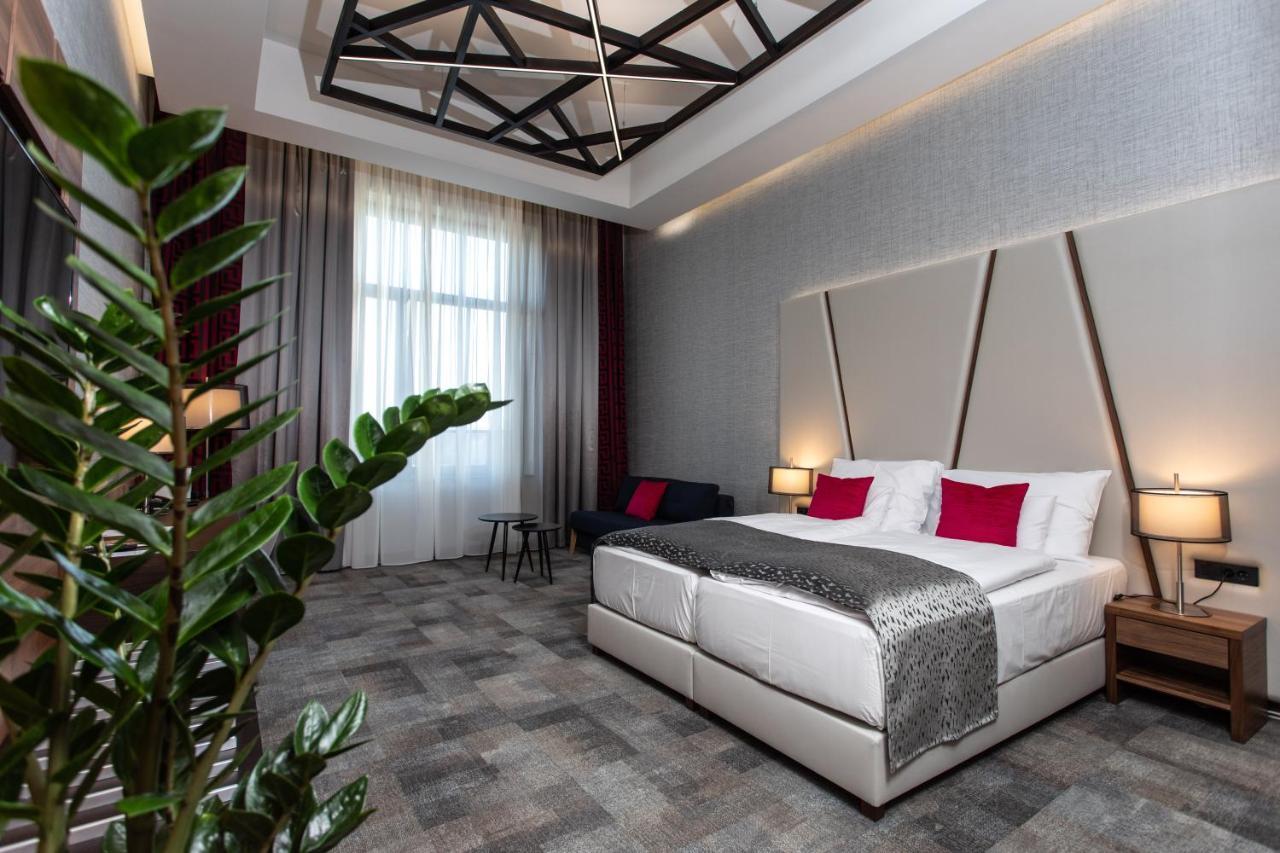 Artis Boutique Hotel โซมบ็อตเฮย์ ภายนอก รูปภาพ
