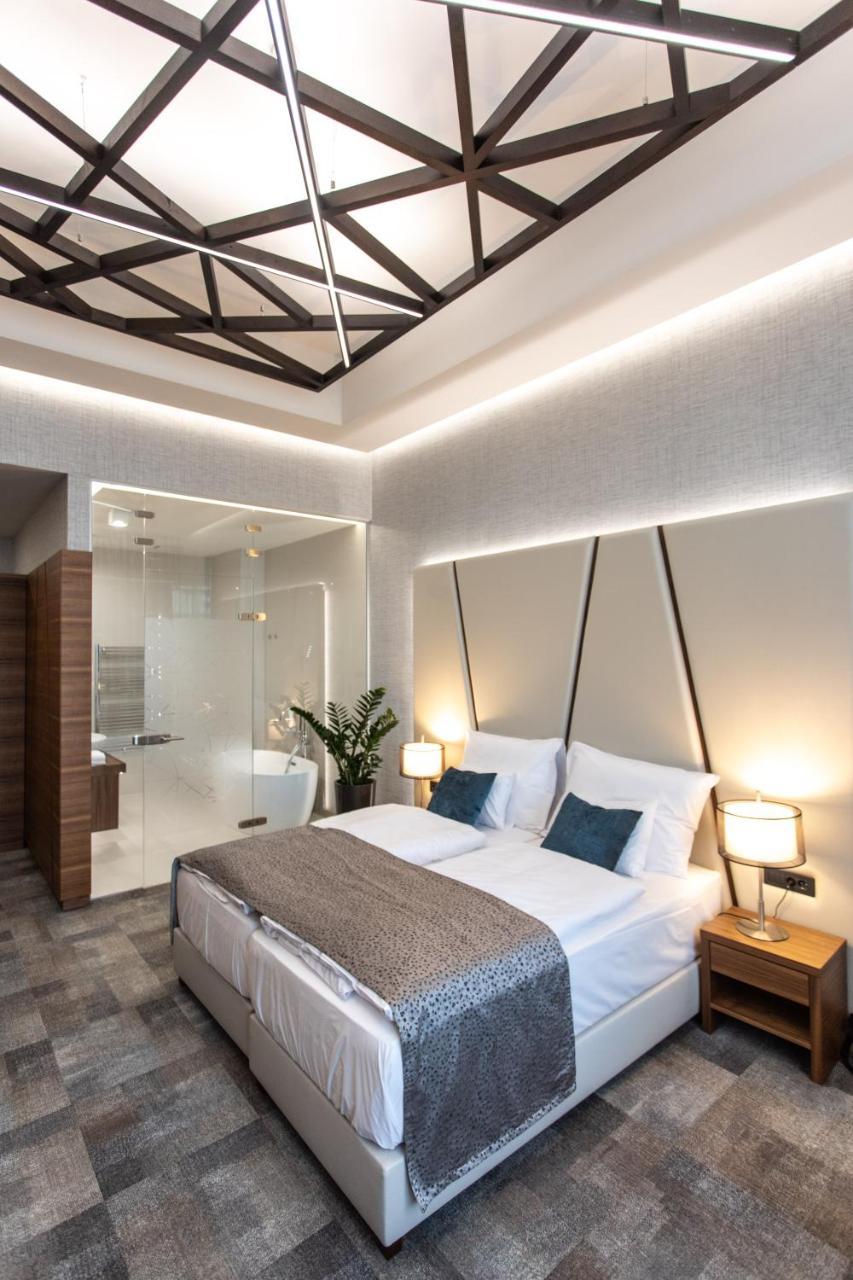 Artis Boutique Hotel โซมบ็อตเฮย์ ภายนอก รูปภาพ