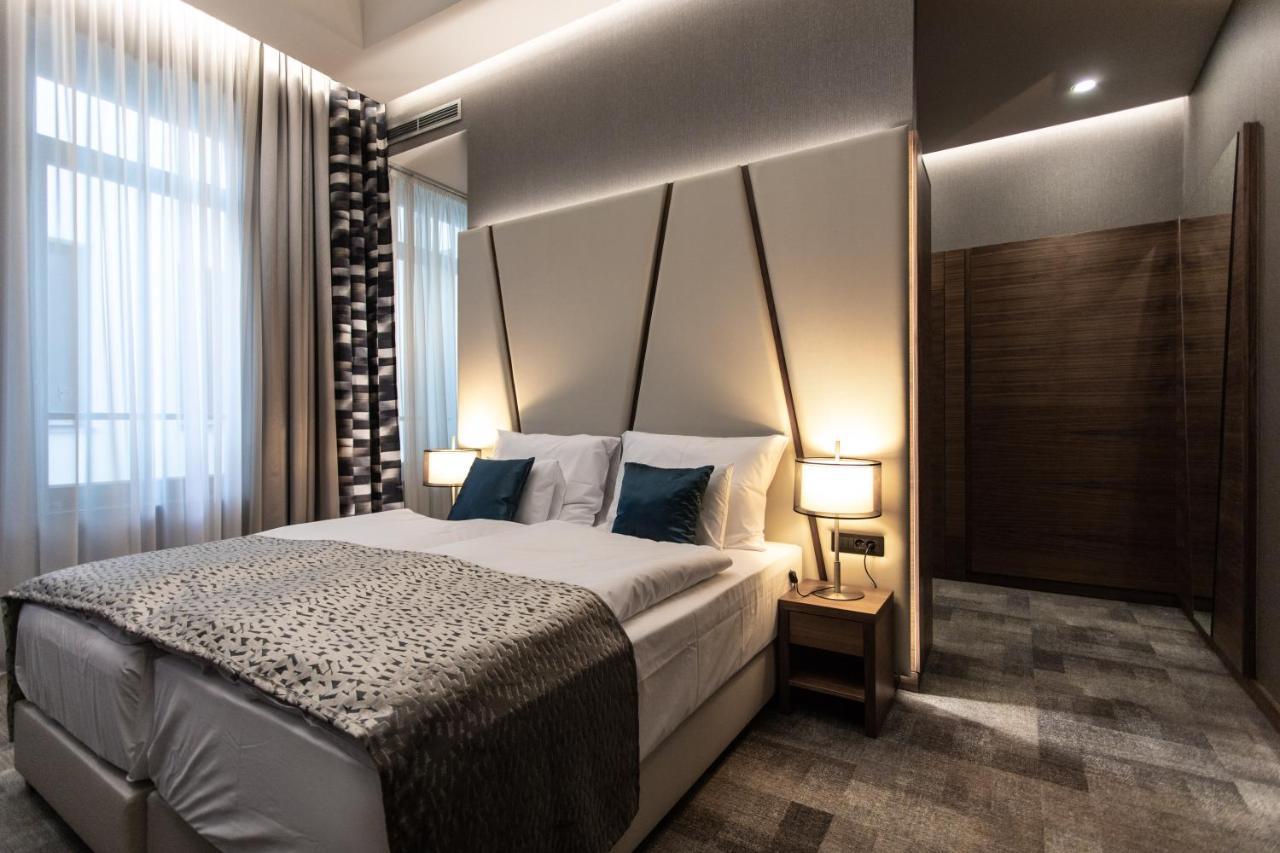Artis Boutique Hotel โซมบ็อตเฮย์ ภายนอก รูปภาพ
