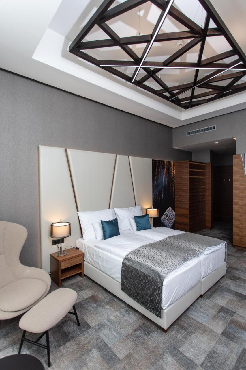 Artis Boutique Hotel โซมบ็อตเฮย์ ภายนอก รูปภาพ