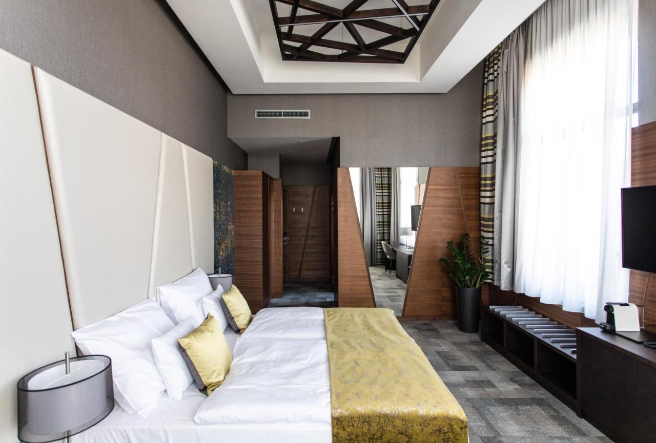 Artis Boutique Hotel โซมบ็อตเฮย์ ภายนอก รูปภาพ