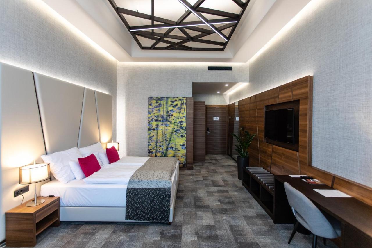 Artis Boutique Hotel โซมบ็อตเฮย์ ภายนอก รูปภาพ