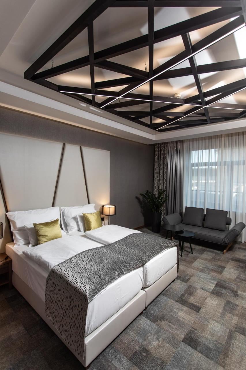 Artis Boutique Hotel โซมบ็อตเฮย์ ภายนอก รูปภาพ