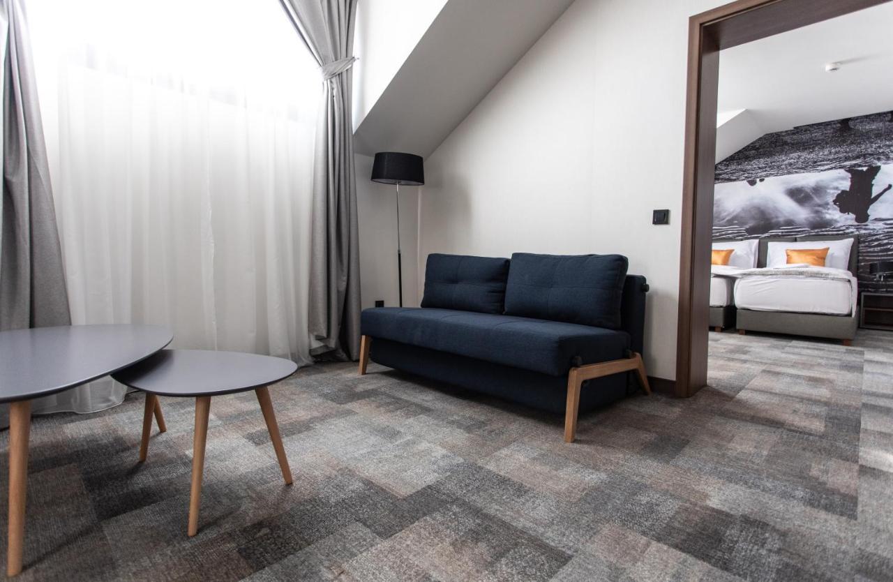 Artis Boutique Hotel โซมบ็อตเฮย์ ภายนอก รูปภาพ