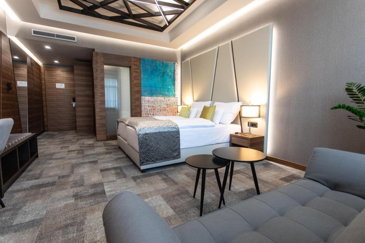 Artis Boutique Hotel โซมบ็อตเฮย์ ภายนอก รูปภาพ