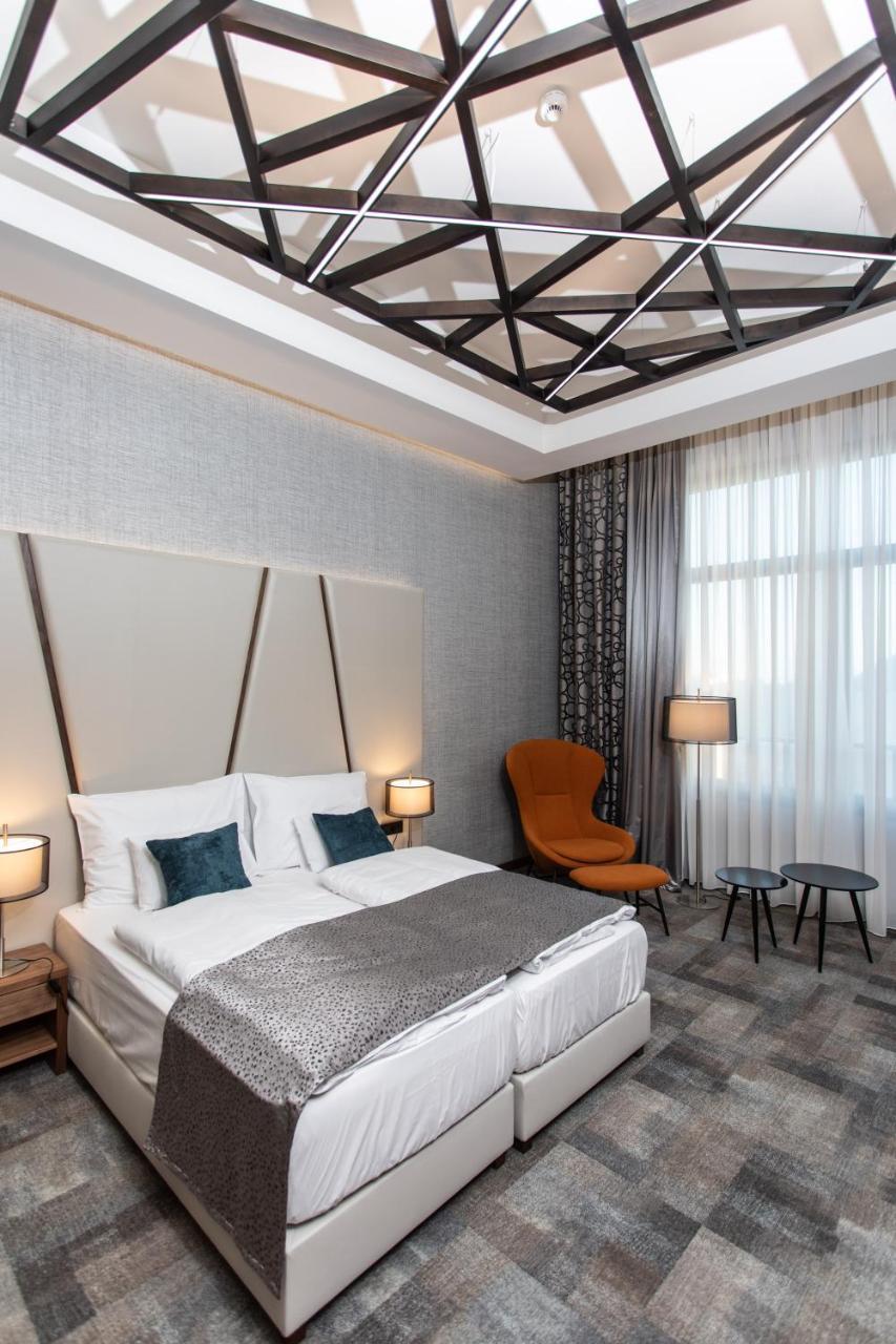 Artis Boutique Hotel โซมบ็อตเฮย์ ภายนอก รูปภาพ