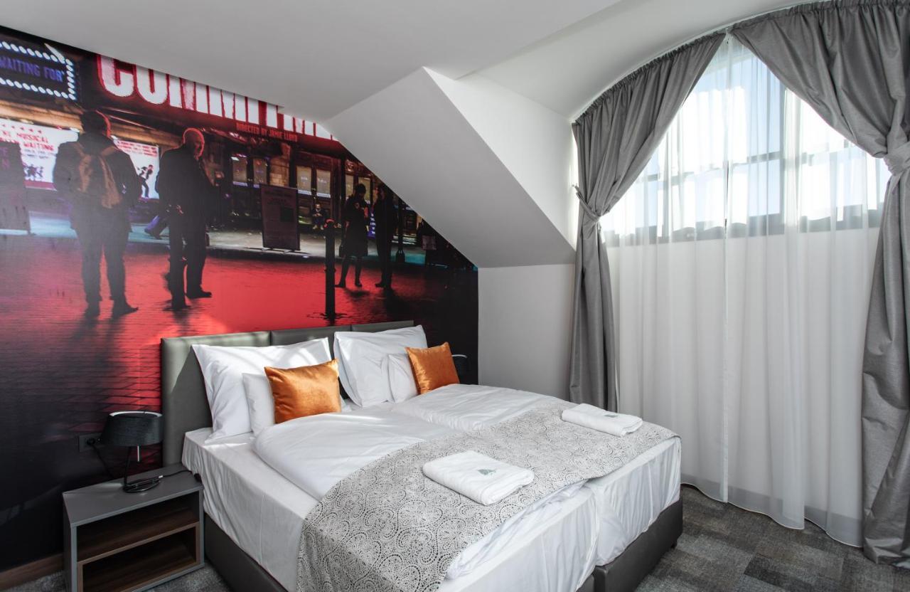 Artis Boutique Hotel โซมบ็อตเฮย์ ภายนอก รูปภาพ