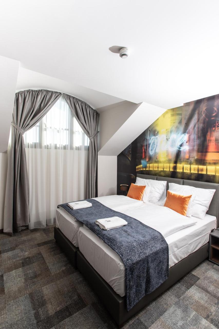 Artis Boutique Hotel โซมบ็อตเฮย์ ภายนอก รูปภาพ