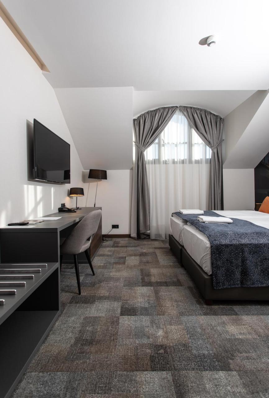 Artis Boutique Hotel โซมบ็อตเฮย์ ภายนอก รูปภาพ