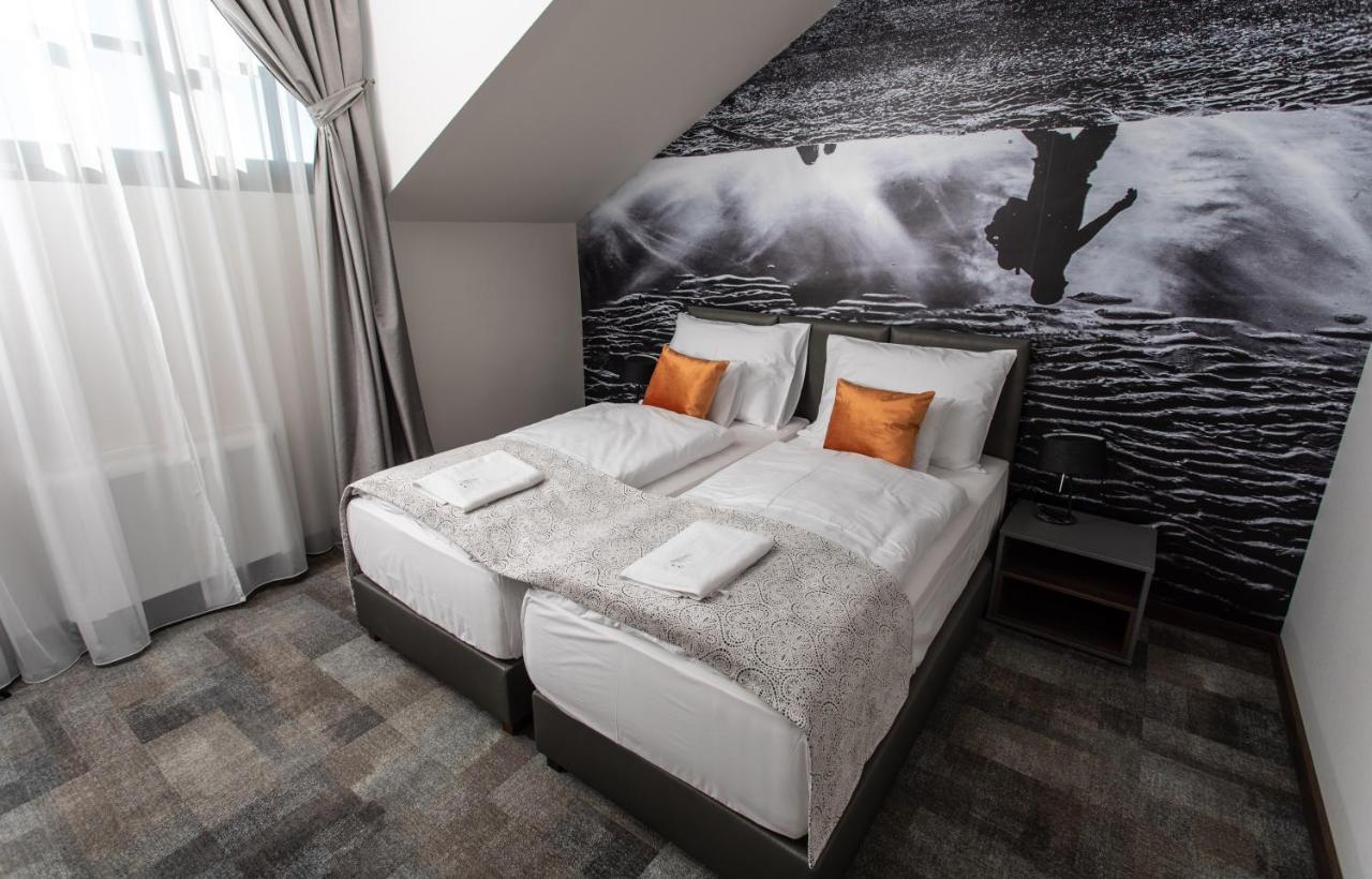Artis Boutique Hotel โซมบ็อตเฮย์ ภายนอก รูปภาพ