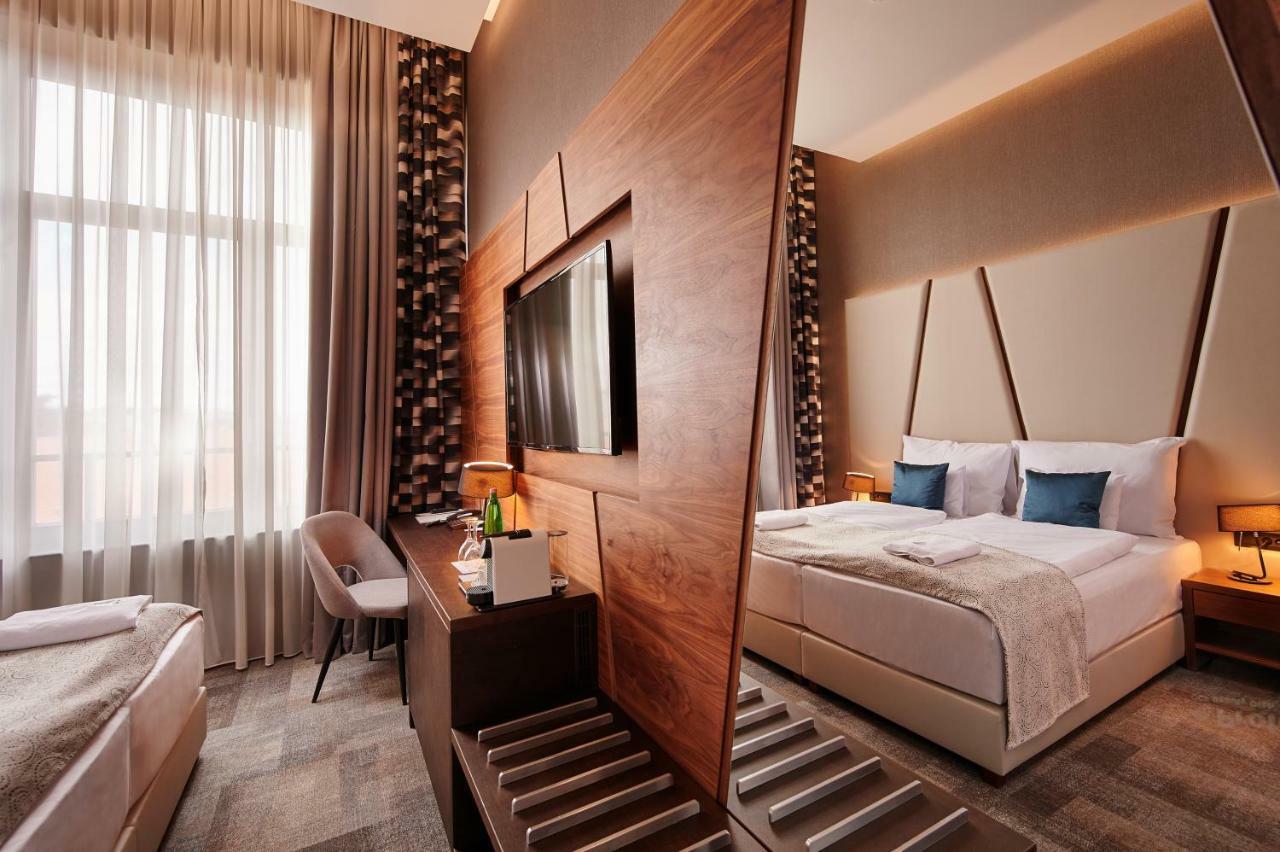 Artis Boutique Hotel โซมบ็อตเฮย์ ภายนอก รูปภาพ