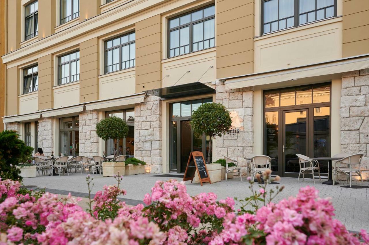 Artis Boutique Hotel โซมบ็อตเฮย์ ภายนอก รูปภาพ