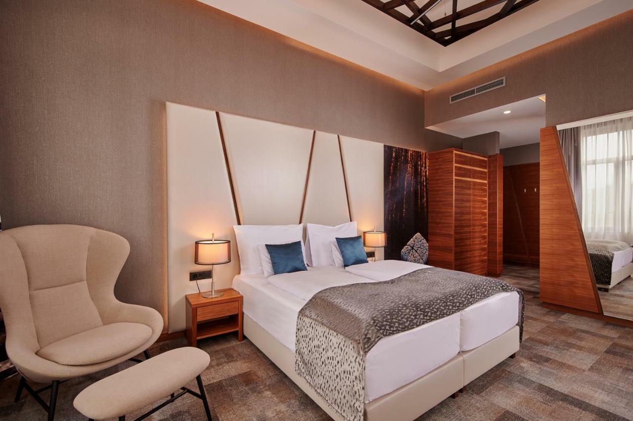 Artis Boutique Hotel โซมบ็อตเฮย์ ภายนอก รูปภาพ