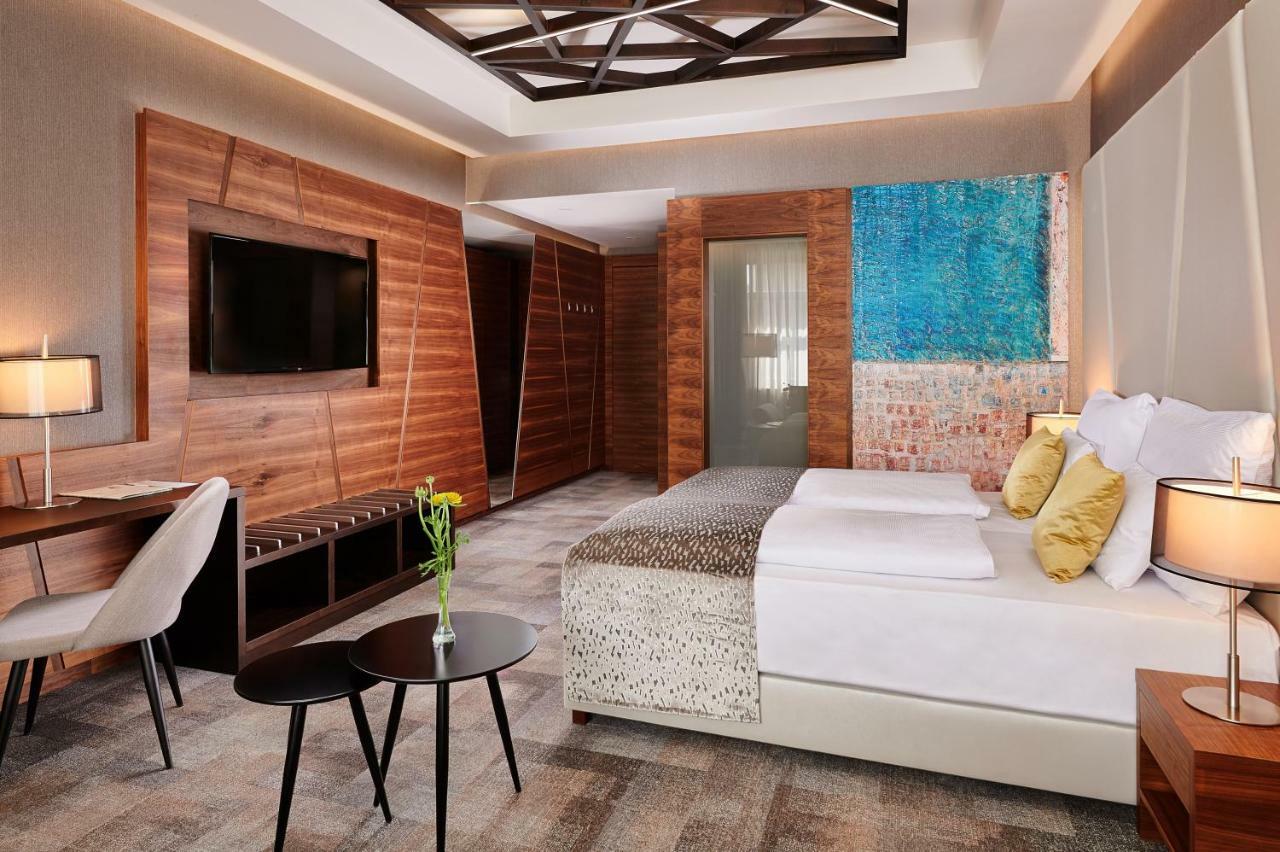 Artis Boutique Hotel โซมบ็อตเฮย์ ภายนอก รูปภาพ
