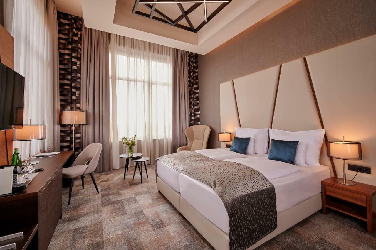Artis Boutique Hotel โซมบ็อตเฮย์ ภายนอก รูปภาพ
